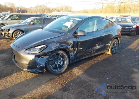 2024 Tesla Model Y Long Range Dual Motor All-Wheel Drive from USA, damaged, VIN 7SAYGDEE2RF185602